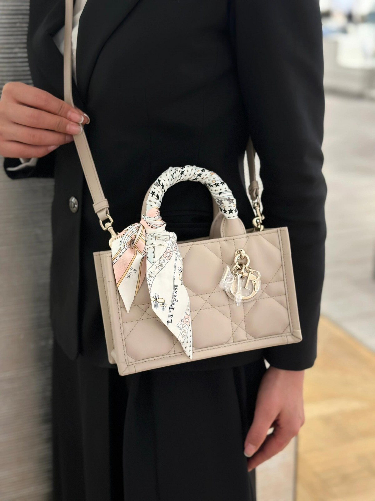 Shebag super replica Dior Mini tote bag white and black review(August 2025 updated)-Best Quality Fake designer Bag Review, Replica designer bag ru Shebag super replica Dior Mini tote bag white and black review(August 2025 updated)-Best Quality Fake designer Bag Review, Replica designer bag ru