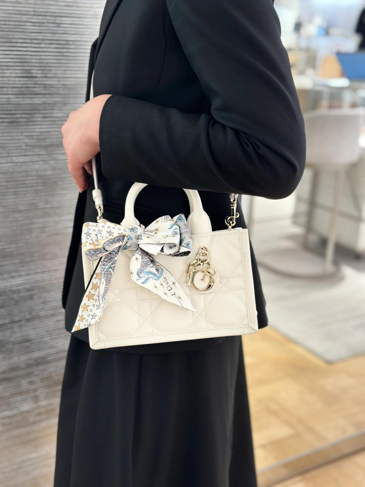Shebag super replica Dior Mini tote bag white and black review(August 2025 updated)-Best Quality Fake designer Bag Review, Replica designer bag ru Shebag super replica Dior Mini tote bag white and black review(August 2025 updated)-Best Quality Fake designer Bag Review, Replica designer bag ru