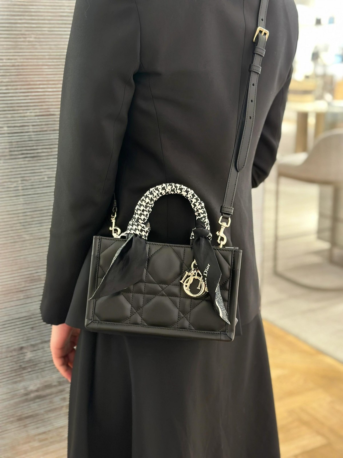 Shebag super replica Dior Mini tote bag white and black review(August 2025 updated)-Best Quality Fake designer Bag Review, Replica designer bag ru Shebag super replica Dior Mini tote bag white and black review(August 2025 updated)-Best Quality Fake designer Bag Review, Replica designer bag ru