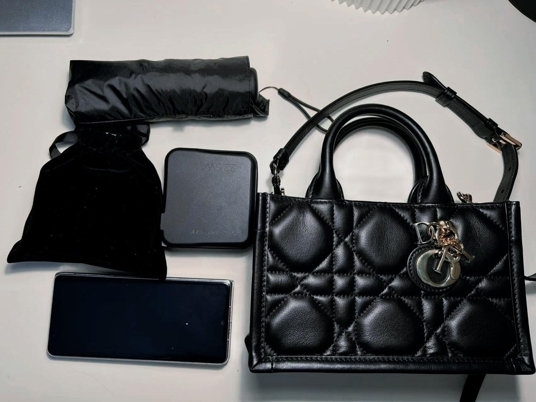 Shebag super replica Dior Mini tote bag white and black review(August 2025 updated)-Best Quality Fake designer Bag Review, Replica designer bag ru Shebag super replica Dior Mini tote bag white and black review(August 2025 updated)-Best Quality Fake designer Bag Review, Replica designer bag ru