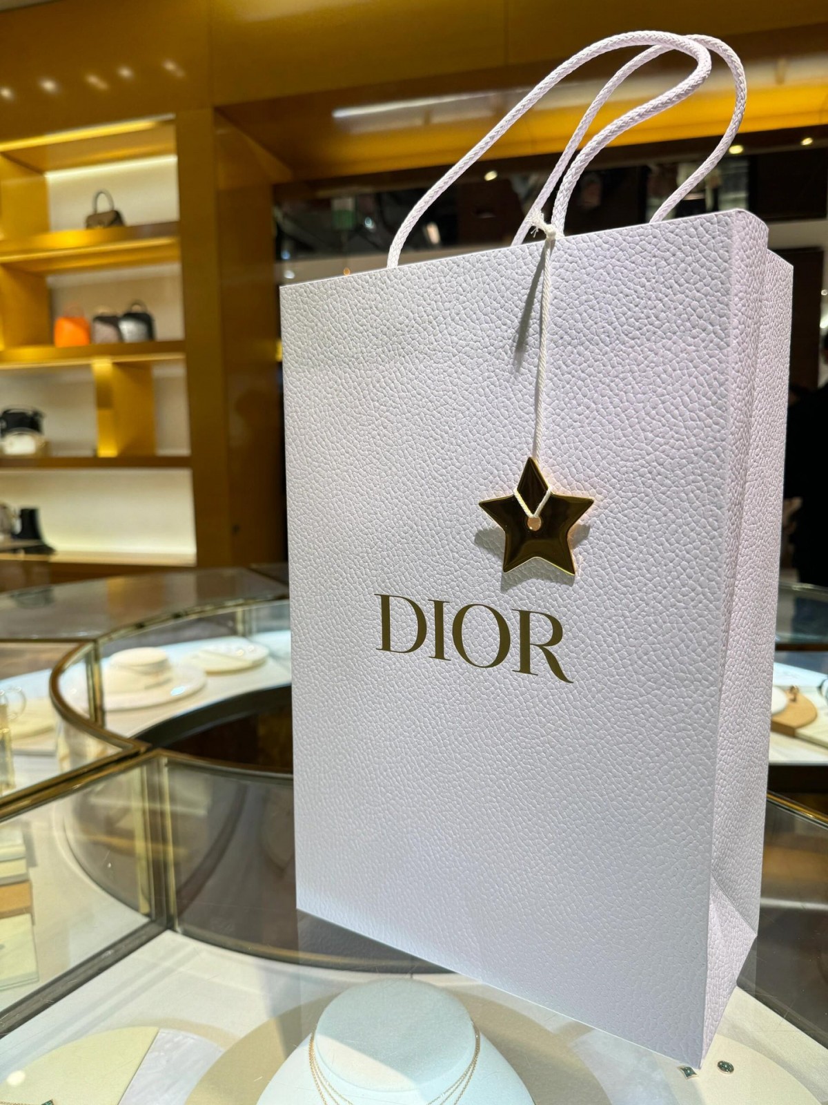 Shebag super replica Dior Mini tote bag white and black review(August 2025 updated)-Best Quality Fake designer Bag Review, Replica designer bag ru Shebag super replica Dior Mini tote bag white and black review(August 2025 updated)-Best Quality Fake designer Bag Review, Replica designer bag ru