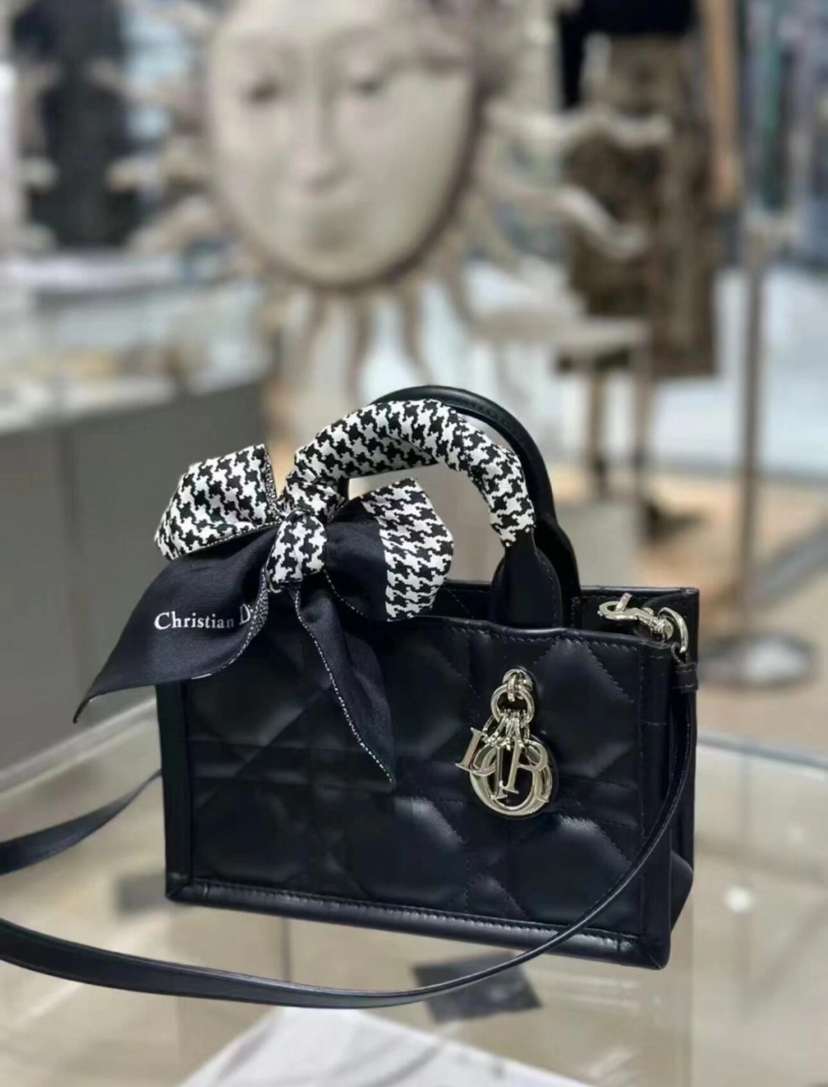 Shebag super replica Dior Mini tote bag white and black review(August 2025 updated)-Best Quality Fake designer Bag Review, Replica designer bag ru Shebag super replica Dior Mini tote bag white and black review(August 2025 updated)-Best Quality Fake designer Bag Review, Replica designer bag ru