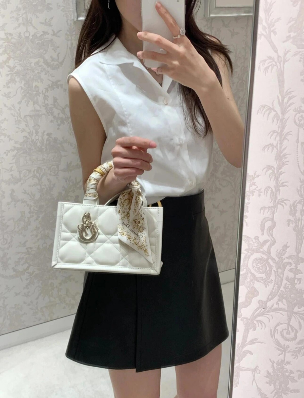 Shebag super replica Dior Mini tote bag white and black review(August 2025 updated)-Best Quality Fake designer Bag Review, Replica designer bag ru Shebag super replica Dior Mini tote bag white and black review(August 2025 updated)-Best Quality Fake designer Bag Review, Replica designer bag ru