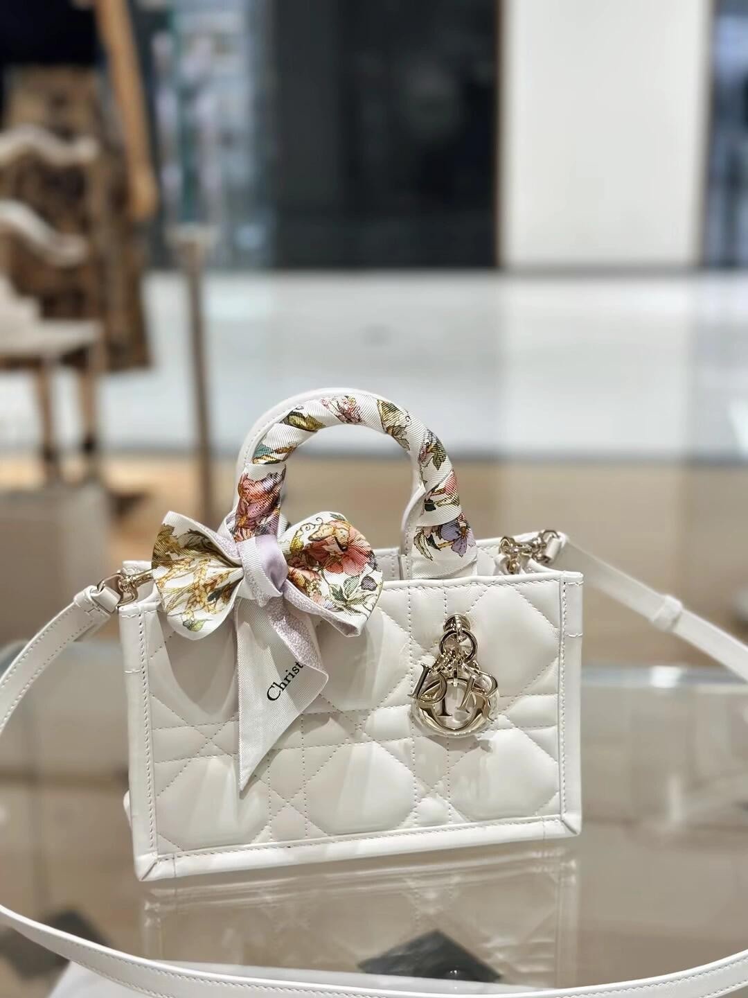 Shebag super replica Dior Mini tote bag white and black review(August 2025 updated)-Best Quality Fake designer Bag Review, Replica designer bag ru Shebag super replica Dior Mini tote bag white and black review(August 2025 updated)-Best Quality Fake designer Bag Review, Replica designer bag ru