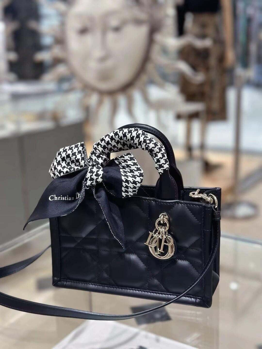 Shebag super replica Dior Mini tote bag white and black review(August 2025 updated)-Best Quality Fake designer Bag Review, Replica designer bag ru Shebag super replica Dior Mini tote bag white and black review(August 2025 updated)-Best Quality Fake designer Bag Review, Replica designer bag ru