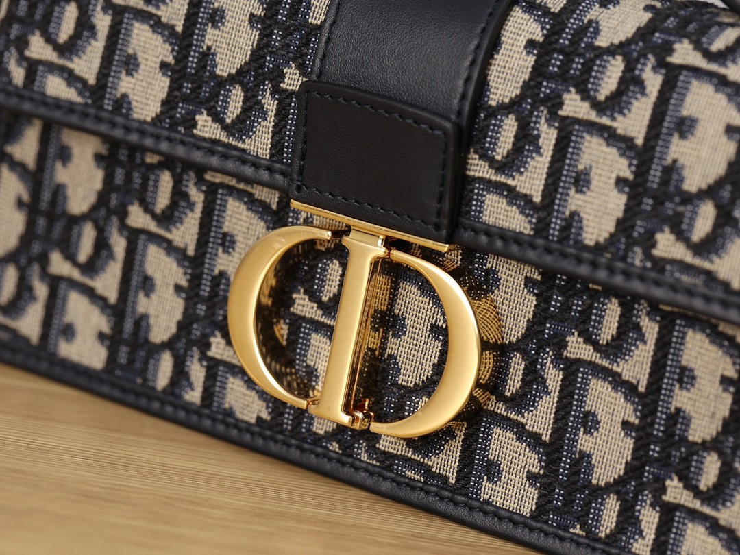 Shebag Super replica Dior Montaigne 30 east west bag review (August 2025 updated)-Best Quality Fake designer Bag Review, Replica designer bag ru Shebag Super replica Dior Montaigne 30 east west bag review (August 2025 updated)-Best Quality Fake designer Bag Review, Replica designer bag ru