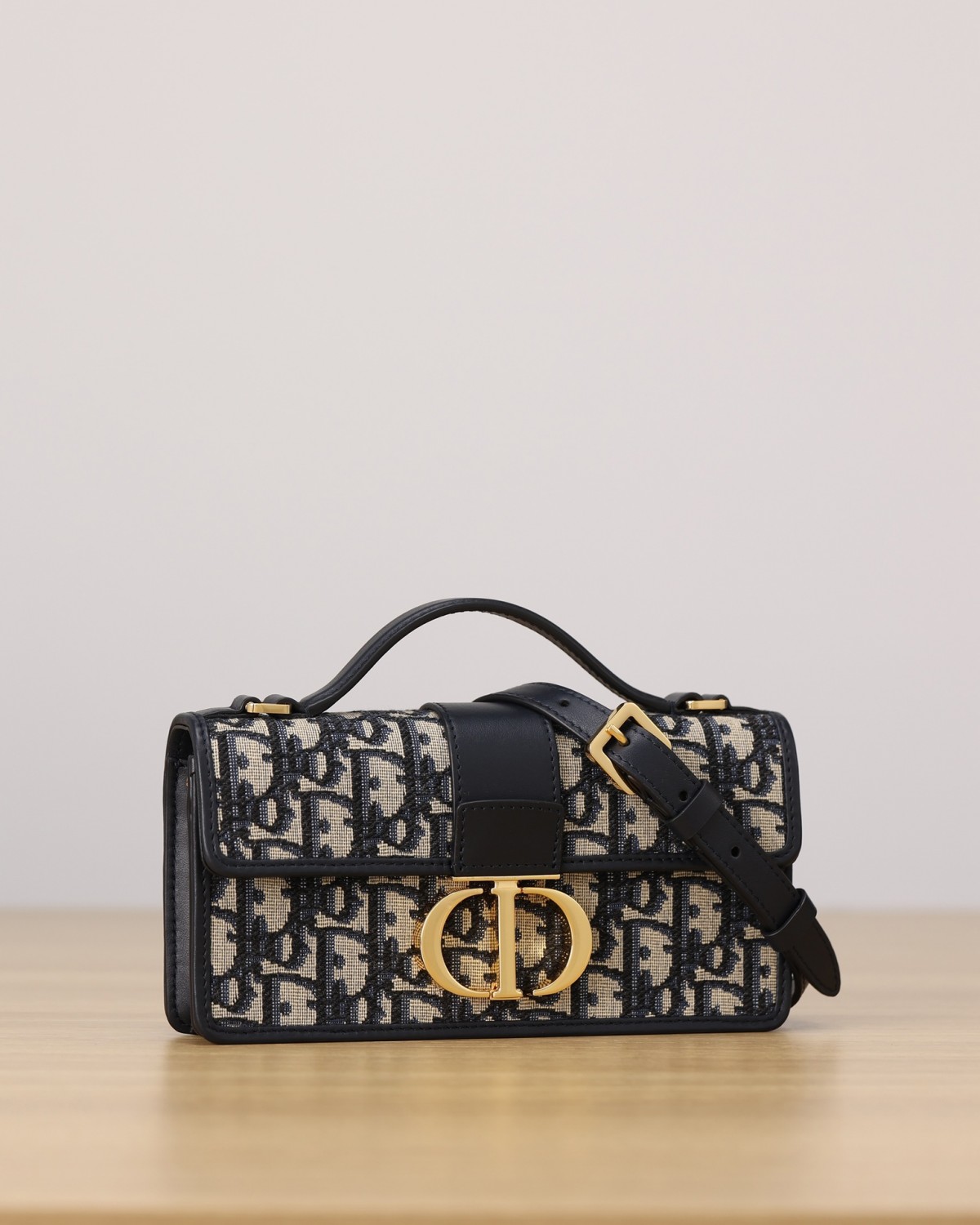 Shebag Super replica Dior Montaigne 30 east west bag review (August 2025 updated)-Best Quality Fake designer Bag Review, Replica designer bag ru Shebag Super replica Dior Montaigne 30 east west bag review (August 2025 updated)-Best Quality Fake designer Bag Review, Replica designer bag ru