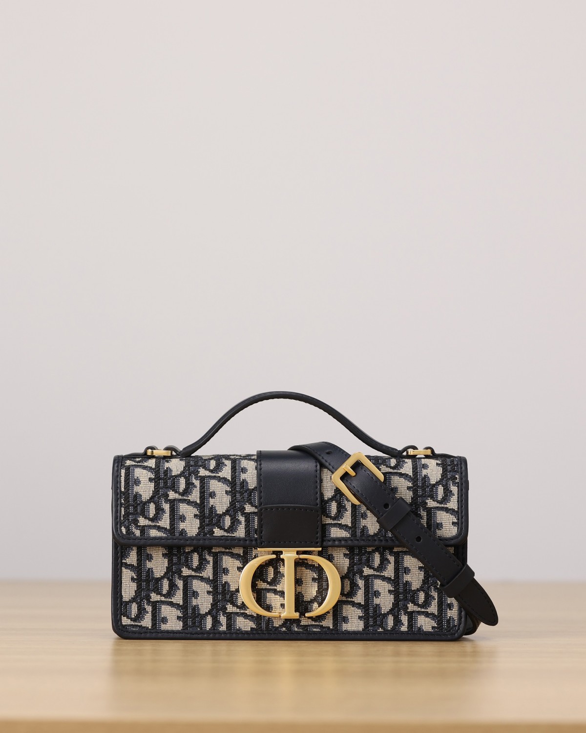 Shebag Super replica Dior Montaigne 30 east west bag review (August 2025 updated)-Best Quality Fake designer Bag Review, Replica designer bag ru Shebag Super replica Dior Montaigne 30 east west bag review (August 2025 updated)-Best Quality Fake designer Bag Review, Replica designer bag ru