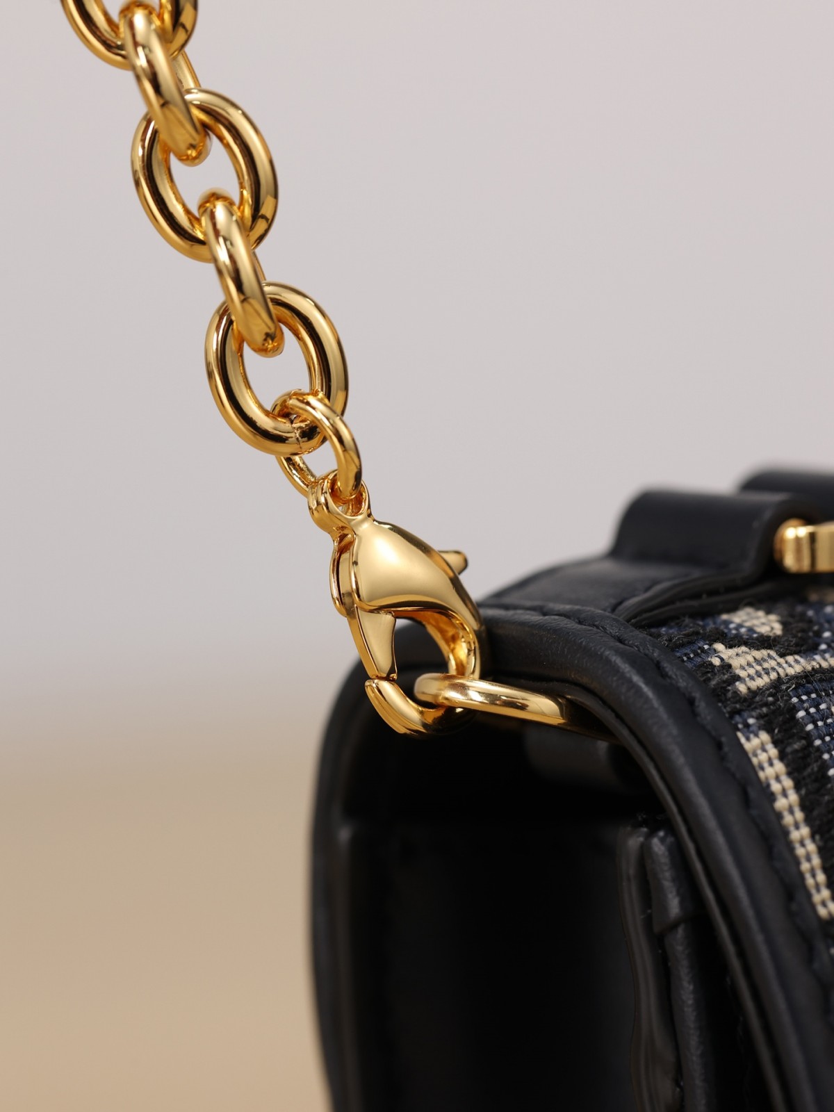 Shebag Super replica Dior Montaigne 30 east west bag review (August 2025 updated)-Best Quality Fake designer Bag Review, Replica designer bag ru Shebag Super replica Dior Montaigne 30 east west bag review (August 2025 updated)-Best Quality Fake designer Bag Review, Replica designer bag ru