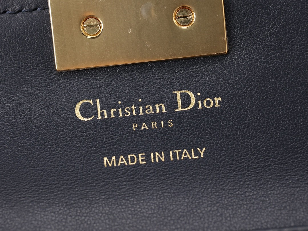 Shebag Super replica Dior Montaigne 30 east west bag review (August 2025 updated)-Best Quality Fake designer Bag Review, Replica designer bag ru Shebag Super replica Dior Montaigne 30 east west bag review (August 2025 updated)-Best Quality Fake designer Bag Review, Replica designer bag ru