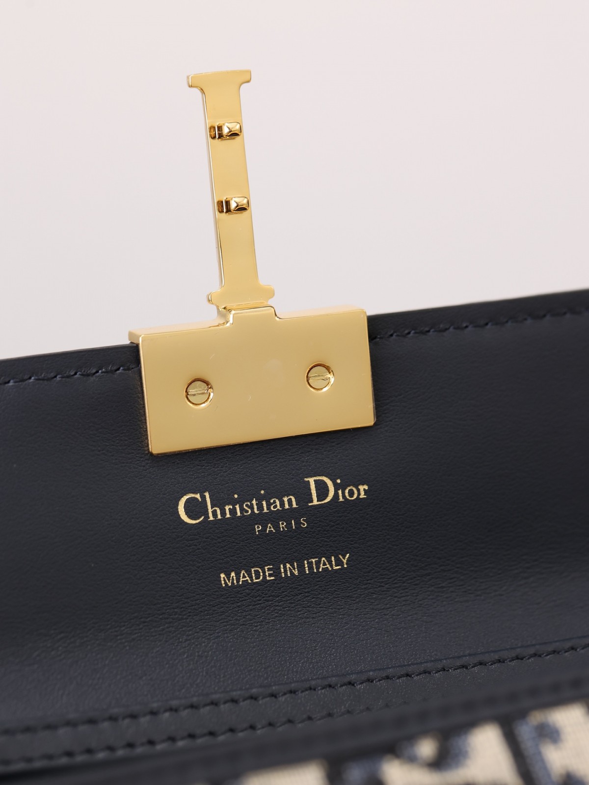 Shebag Super replica Dior Montaigne 30 east west bag review (August 2025 updated)-Best Quality Fake designer Bag Review, Replica designer bag ru Shebag Super replica Dior Montaigne 30 east west bag review (August 2025 updated)-Best Quality Fake designer Bag Review, Replica designer bag ru