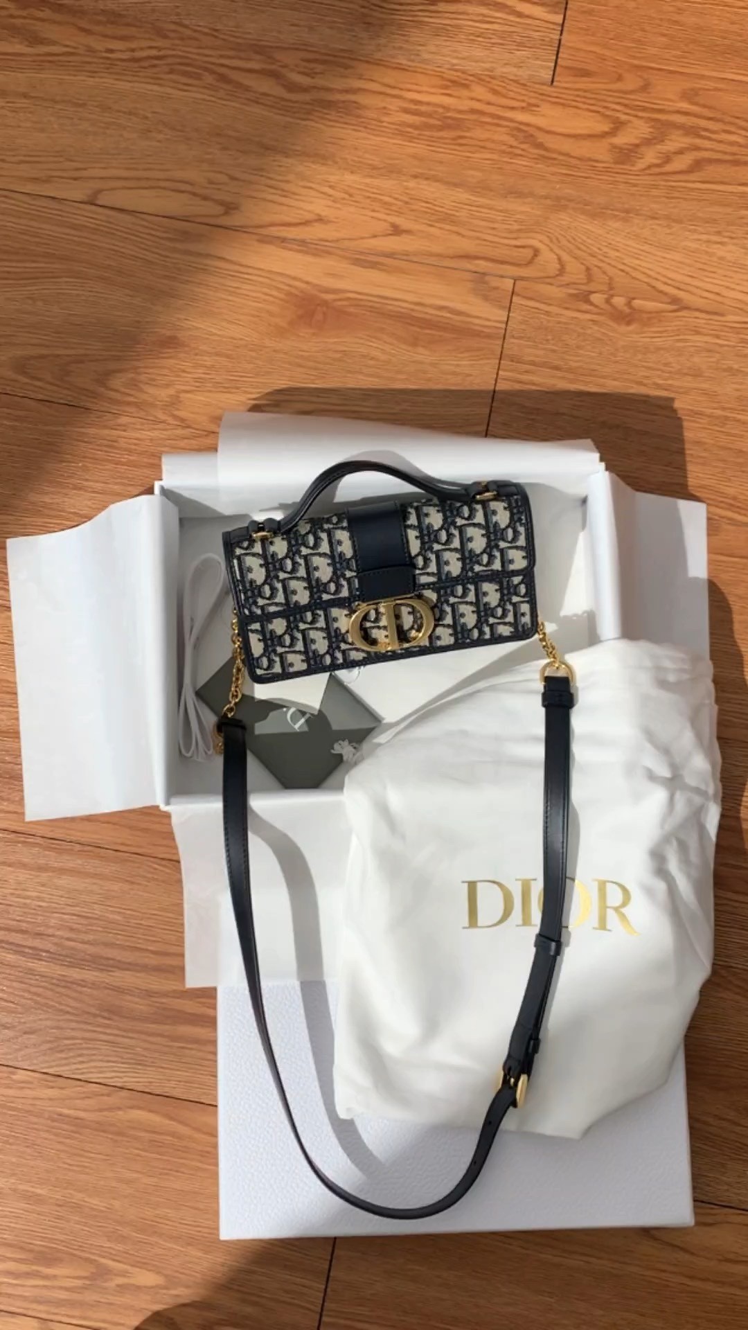 Shebag Super replica Dior Montaigne 30 east west bag review (August 2025 updated)-Best Quality Fake designer Bag Review, Replica designer bag ru Shebag Super replica Dior Montaigne 30 east west bag review (August 2025 updated)-Best Quality Fake designer Bag Review, Replica designer bag ru