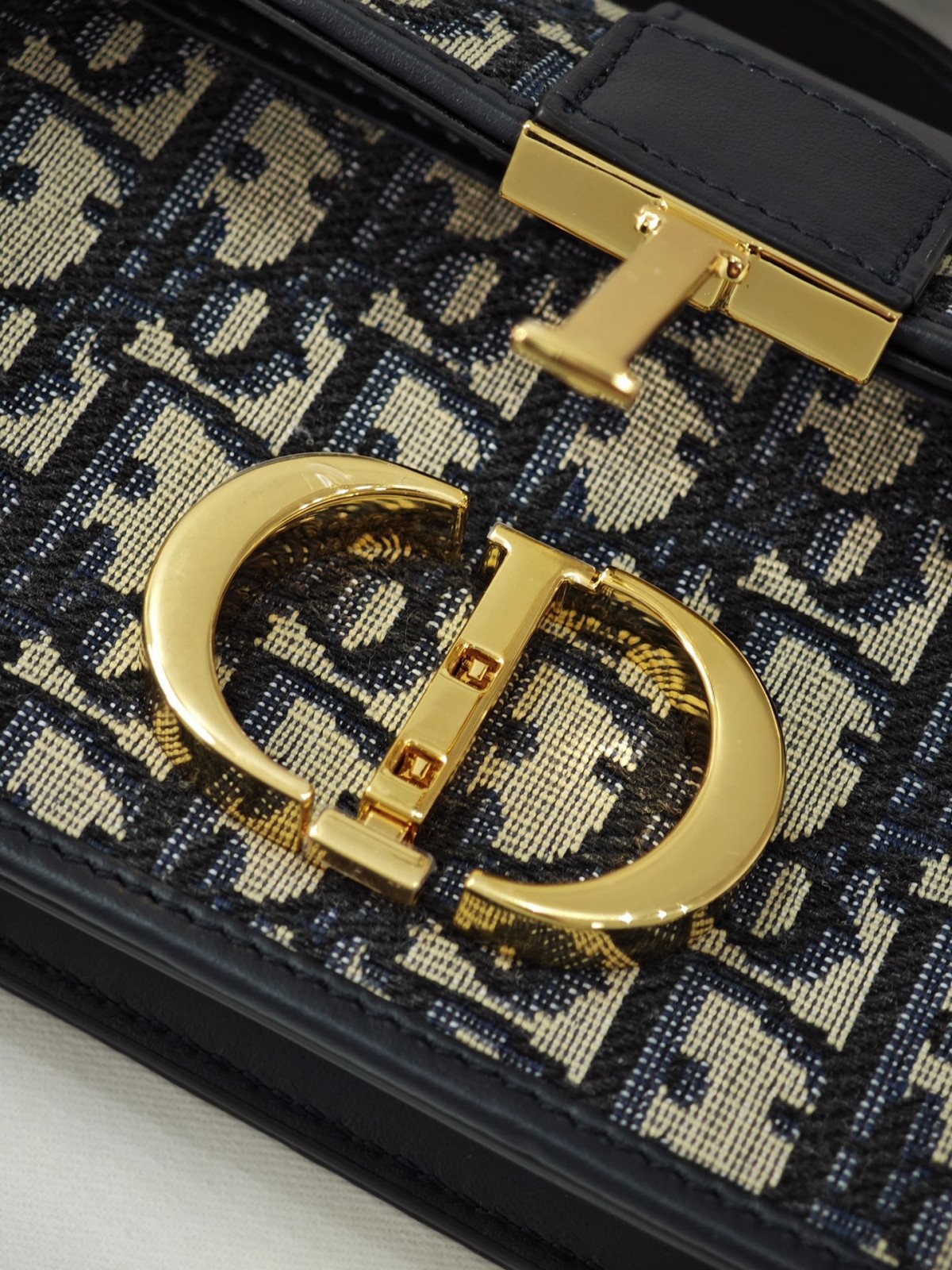 Shebag Super replica Dior Montaigne 30 east west bag review (August 2025 updated)-Best Quality Fake designer Bag Review, Replica designer bag ru Shebag Super replica Dior Montaigne 30 east west bag review (August 2025 updated)-Best Quality Fake designer Bag Review, Replica designer bag ru