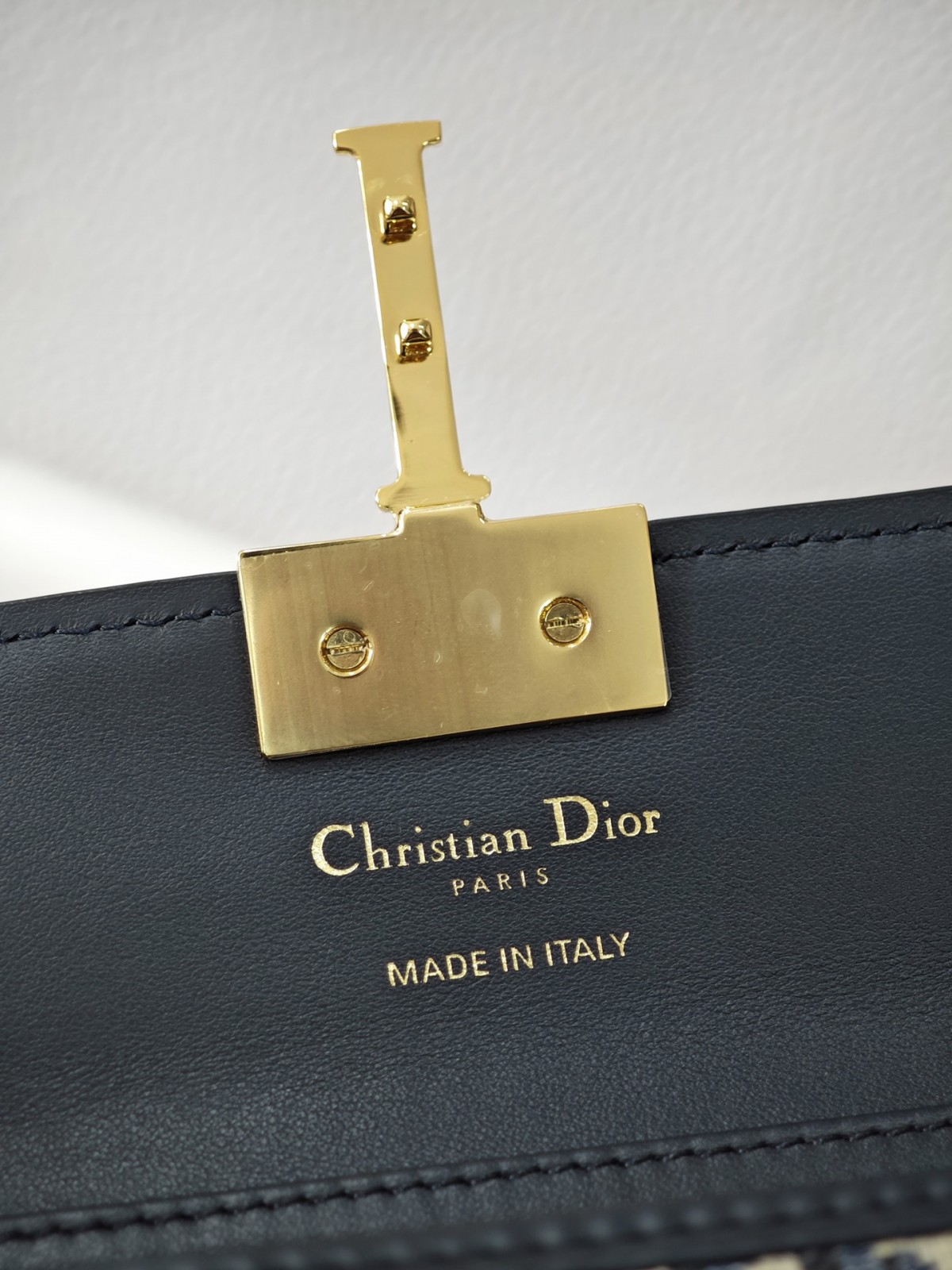 Shebag Super replica Dior Montaigne 30 east west bag review (August 2025 updated)-Best Quality Fake designer Bag Review, Replica designer bag ru Shebag Super replica Dior Montaigne 30 east west bag review (August 2025 updated)-Best Quality Fake designer Bag Review, Replica designer bag ru