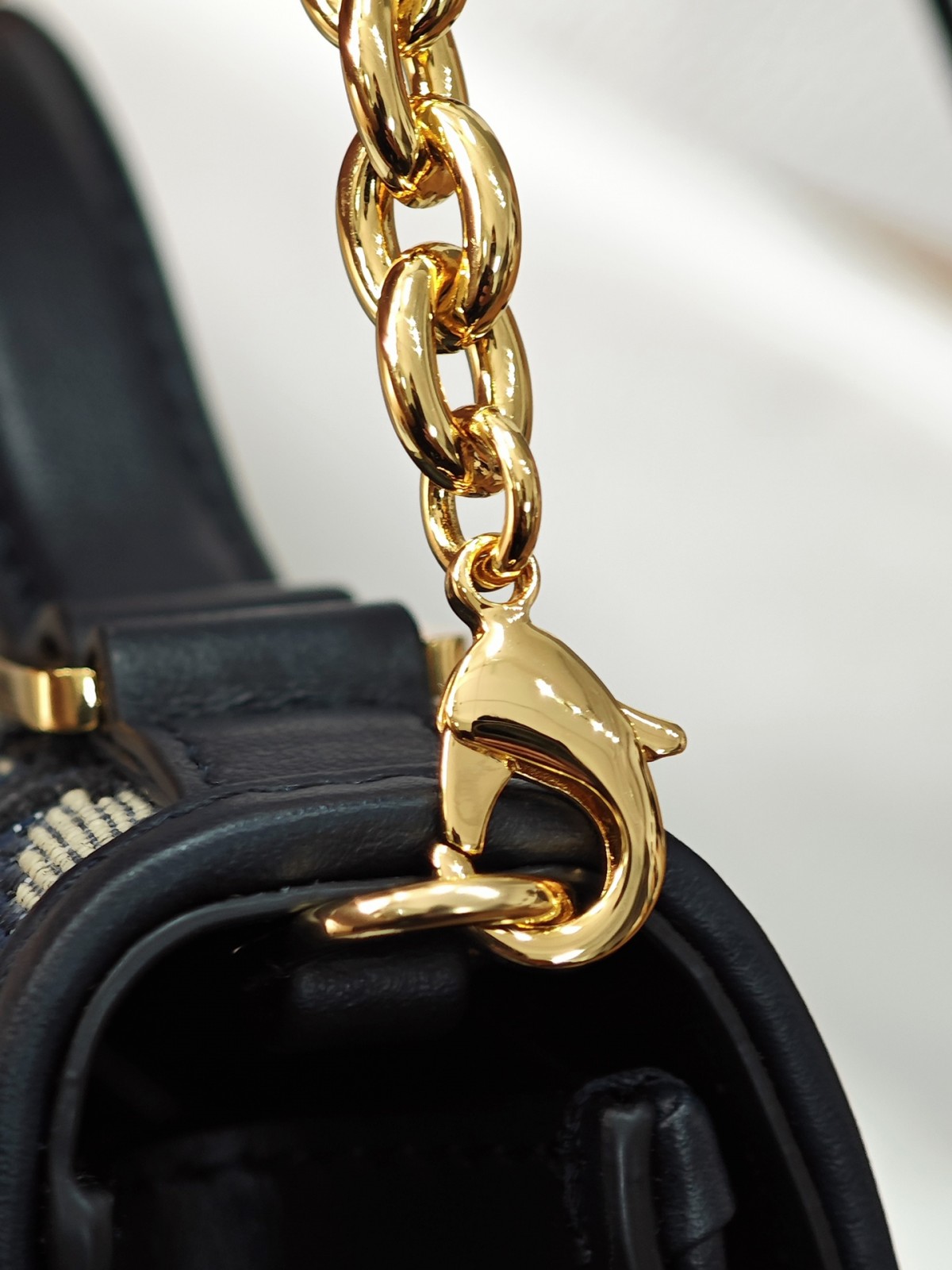 Shebag Super replica Dior Montaigne 30 east west bag review (August 2025 updated)-Best Quality Fake designer Bag Review, Replica designer bag ru Shebag Super replica Dior Montaigne 30 east west bag review (August 2025 updated)-Best Quality Fake designer Bag Review, Replica designer bag ru