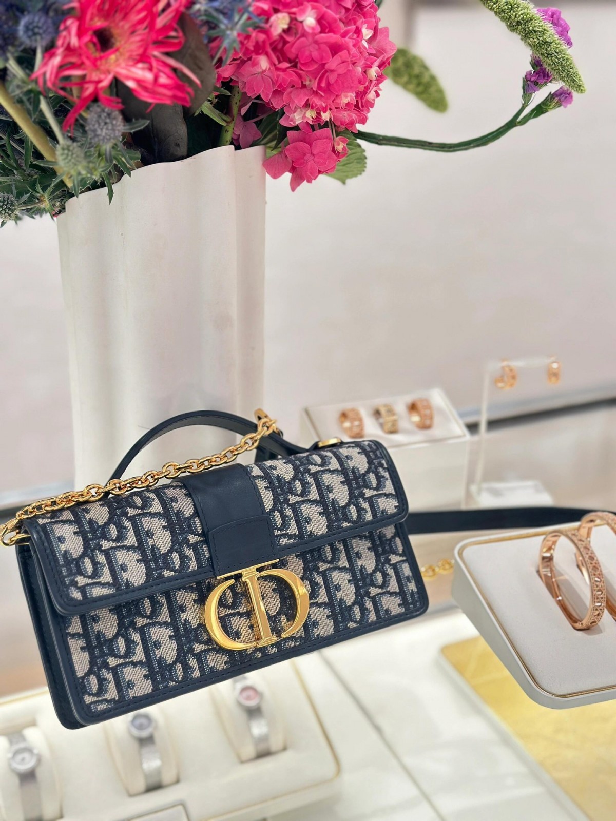 Shebag Super replica Dior Montaigne 30 east west bag review (August 2025 updated)-Best Quality Fake designer Bag Review, Replica designer bag ru Shebag Super replica Dior Montaigne 30 east west bag review (August 2025 updated)-Best Quality Fake designer Bag Review, Replica designer bag ru