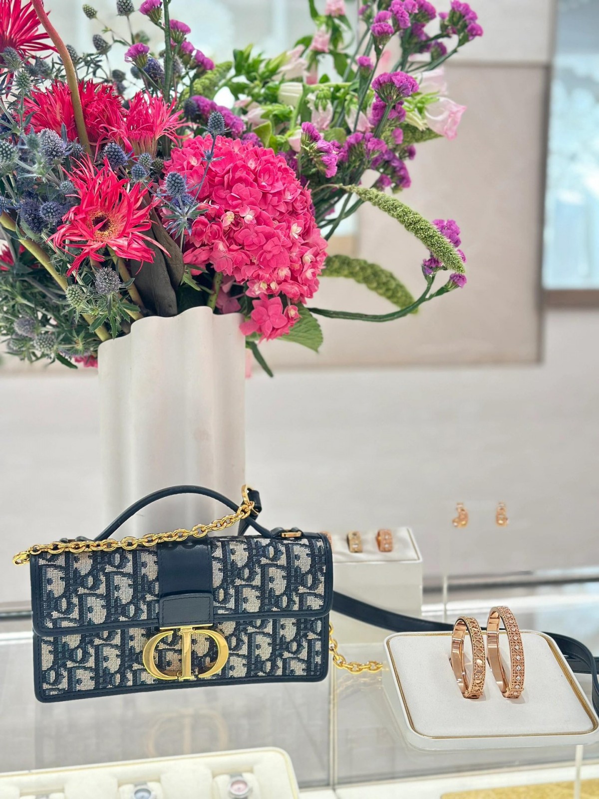 Shebag Super replica Dior Montaigne 30 east west bag review (August 2025 updated)-Best Quality Fake designer Bag Review, Replica designer bag ru Shebag Super replica Dior Montaigne 30 east west bag review (August 2025 updated)-Best Quality Fake designer Bag Review, Replica designer bag ru