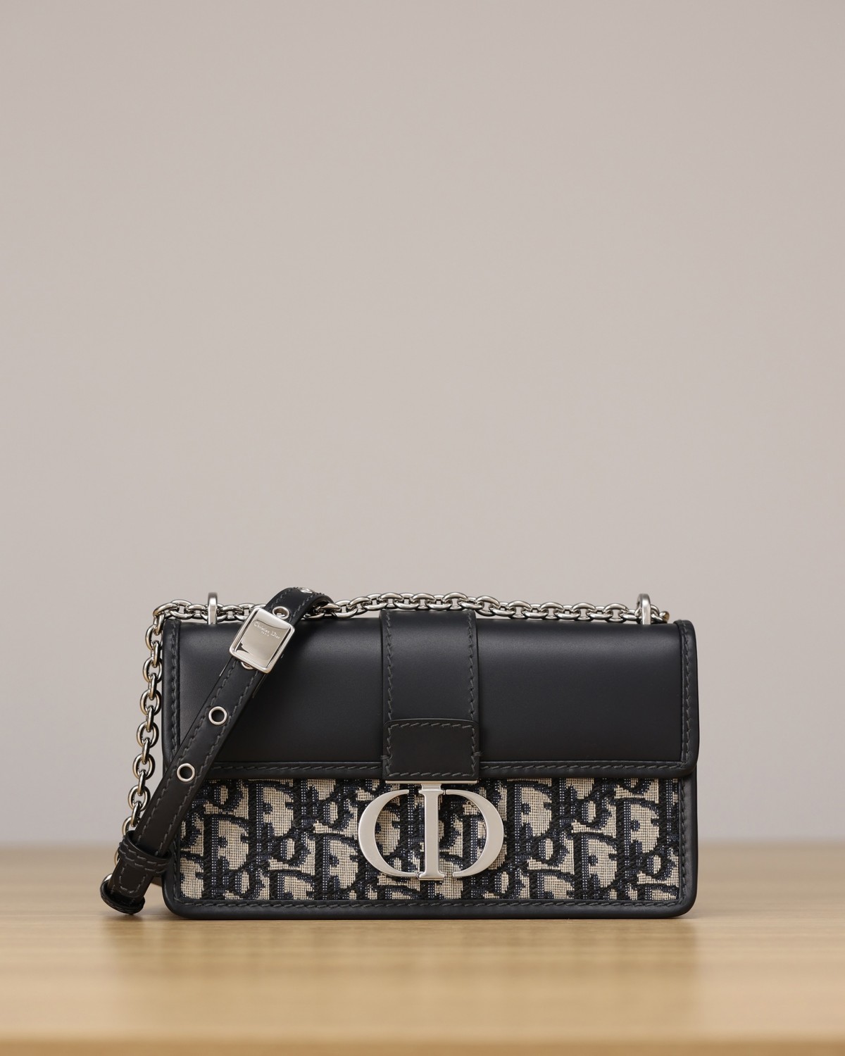 Shebag Super replica Dior Montaigne 30 east west bag review (August 2025 updated)-Best Quality Fake designer Bag Review, Replica designer bag ru Shebag Super replica Dior Montaigne 30 east west bag review (August 2025 updated)-Best Quality Fake designer Bag Review, Replica designer bag ru