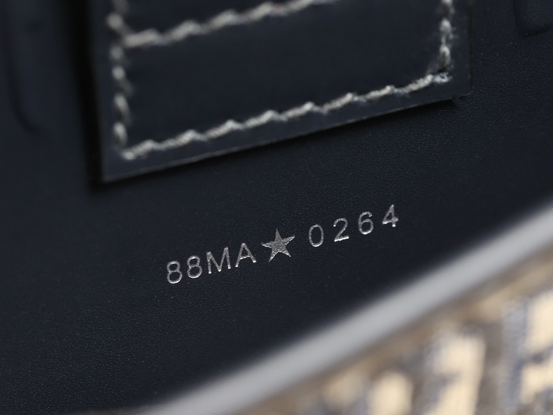 Shebag Super replica Dior Montaigne 30 east west bag review (August 2025 updated)-Best Quality Fake designer Bag Review, Replica designer bag ru Shebag Super replica Dior Montaigne 30 east west bag review (August 2025 updated)-Best Quality Fake designer Bag Review, Replica designer bag ru
