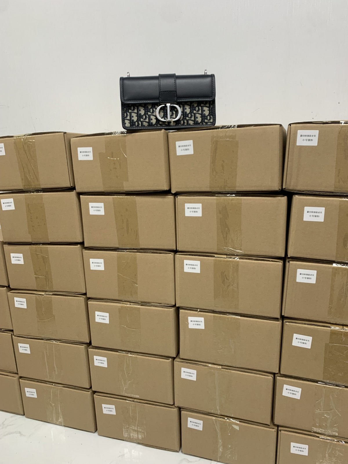 Shebag Super replica Dior Montaigne 30 east west bag review (August 2025 updated)-Best Quality Fake designer Bag Review, Replica designer bag ru Shebag Super replica Dior Montaigne 30 east west bag review (August 2025 updated)-Best Quality Fake designer Bag Review, Replica designer bag ru