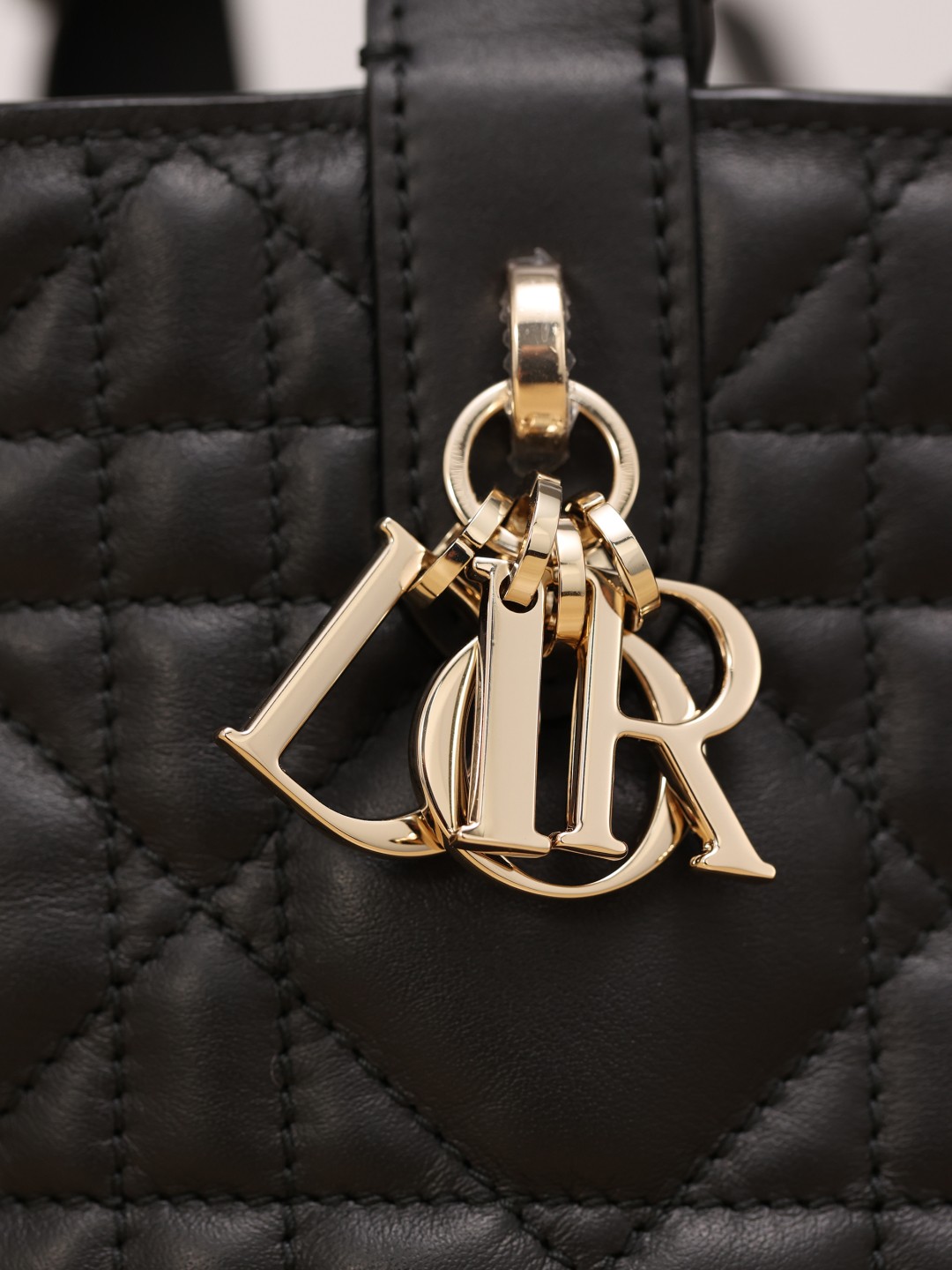 Shebag Super replica Dior toujours bag medium size review(August 2025 updated)-Best Quality Fake designer Bag Review, Replica designer bag ru Shebag Super replica Dior toujours bag medium size review(August 2025 updated)-Best Quality Fake designer Bag Review, Replica designer bag ru