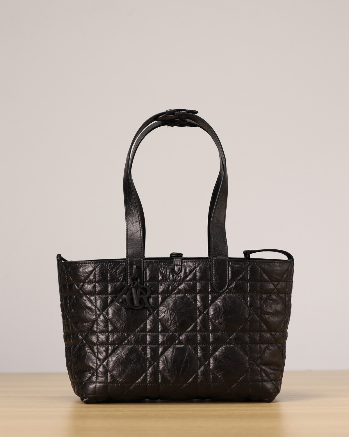 Shebag super replica Dior Toujours medium oil Wax leather bag review(August 2025 updated)-Best Quality Fake designer Bag Review, Replica designer bag ru Shebag super replica Dior Toujours medium oil Wax leather bag review(August 2025 updated)-Best Quality Fake designer Bag Review, Replica designer bag ru