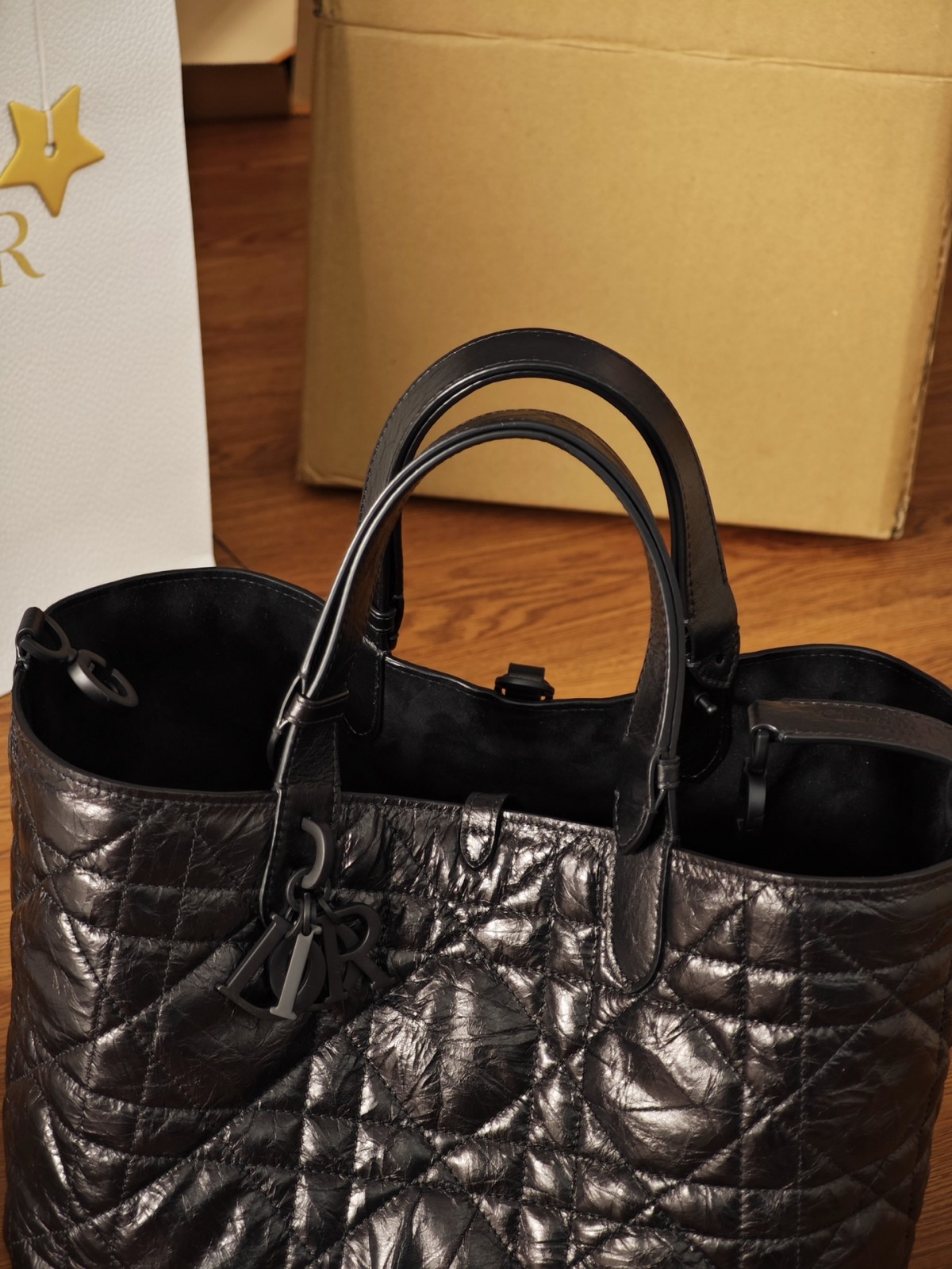Shebag super replica Dior Toujours medium oil Wax leather bag review(August 2025 updated)-Best Quality Fake designer Bag Review, Replica designer bag ru Shebag super replica Dior Toujours medium oil Wax leather bag review(August 2025 updated)-Best Quality Fake designer Bag Review, Replica designer bag ru