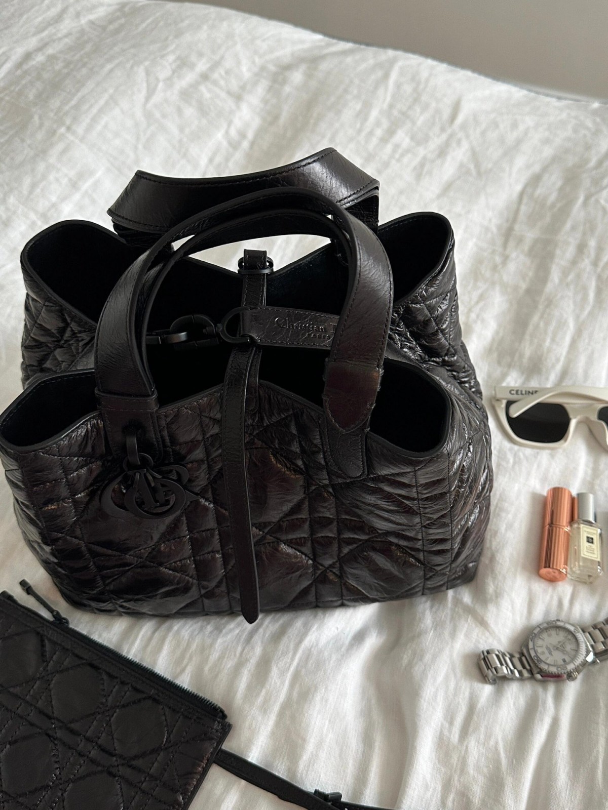 Shebag super replica Dior Toujours medium oil Wax leather bag review(August 2025 updated)-Best Quality Fake designer Bag Review, Replica designer bag ru Shebag super replica Dior Toujours medium oil Wax leather bag review(August 2025 updated)-Best Quality Fake designer Bag Review, Replica designer bag ru