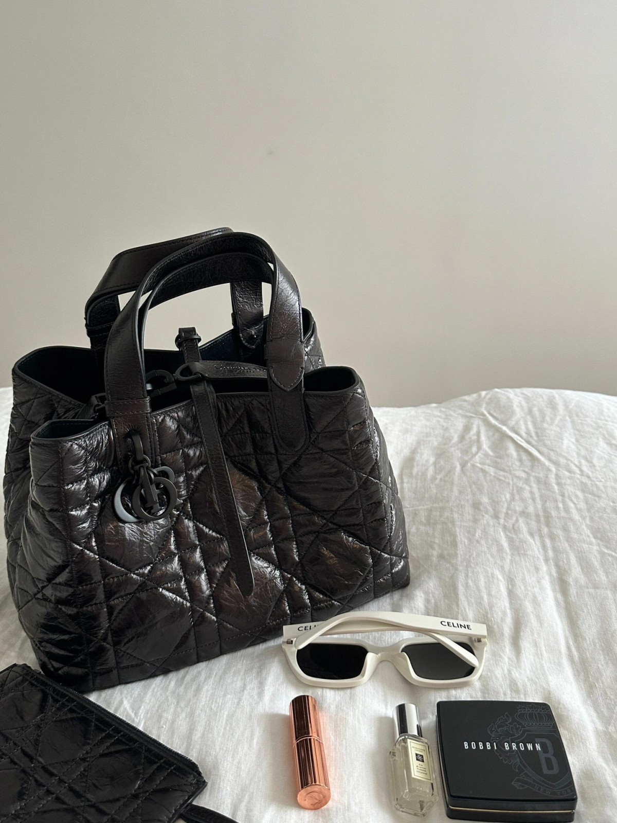 Shebag super replica Dior Toujours medium oil Wax leather bag review(August 2025 updated)-Best Quality Fake designer Bag Review, Replica designer bag ru Shebag super replica Dior Toujours medium oil Wax leather bag review(August 2025 updated)-Best Quality Fake designer Bag Review, Replica designer bag ru