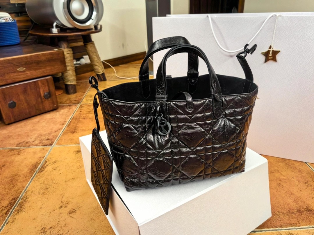 Shebag super replica Dior Toujours medium oil Wax leather bag review(August 2025 updated)-Best Quality Fake designer Bag Review, Replica designer bag ru Shebag super replica Dior Toujours medium oil Wax leather bag review(August 2025 updated)-Best Quality Fake designer Bag Review, Replica designer bag ru