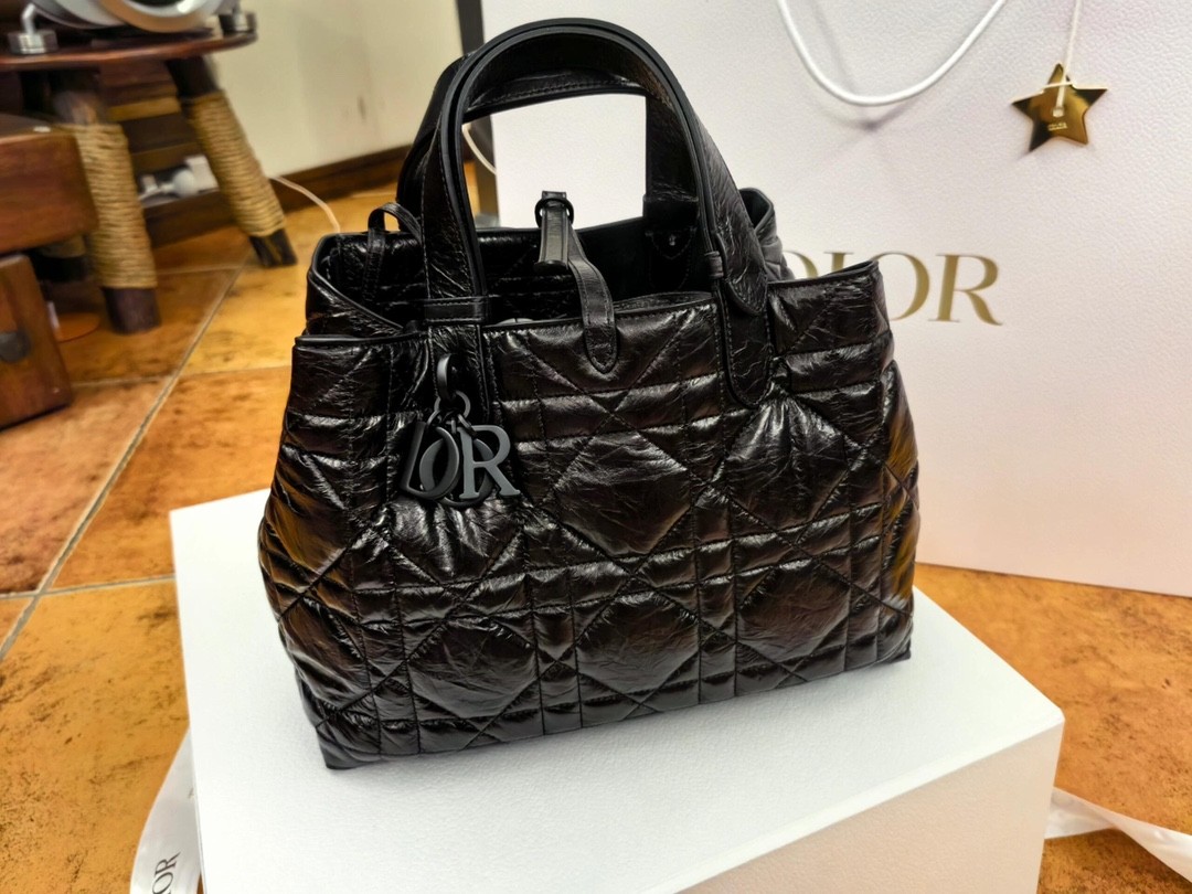 Shebag super replica Dior Toujours medium oil Wax leather bag review(August 2025 updated)-Best Quality Fake designer Bag Review, Replica designer bag ru Shebag super replica Dior Toujours medium oil Wax leather bag review(August 2025 updated)-Best Quality Fake designer Bag Review, Replica designer bag ru