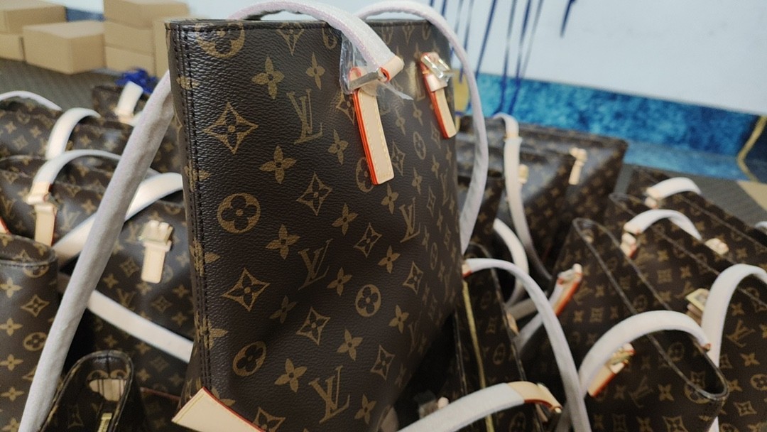 Shebag top replica Louis Vuitton Piano M12095 bag new batch comes(Sep 2025 updated)-Best Quality Fake designer Bag Review, Replica designer bag ru